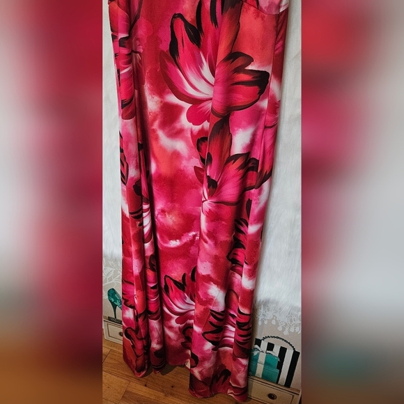 made with ❤️ Floral Romance Strapless Maxi Dress - Picture 6 of 9